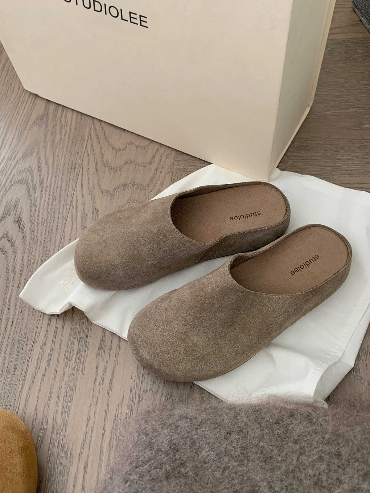 - Grape Mom Same Row Style Soft Face Lazy One Step Stepping Thick Bottom Big Head Boken Shoes Half Slippers Autumn Women