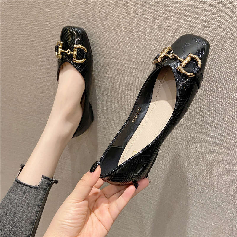 2023 Spring New Women's Head Low Heel Metal Buckle Single Shoe Cover Foot Shallow Mouth Fashionable Lacquer Leather Flat Shoes