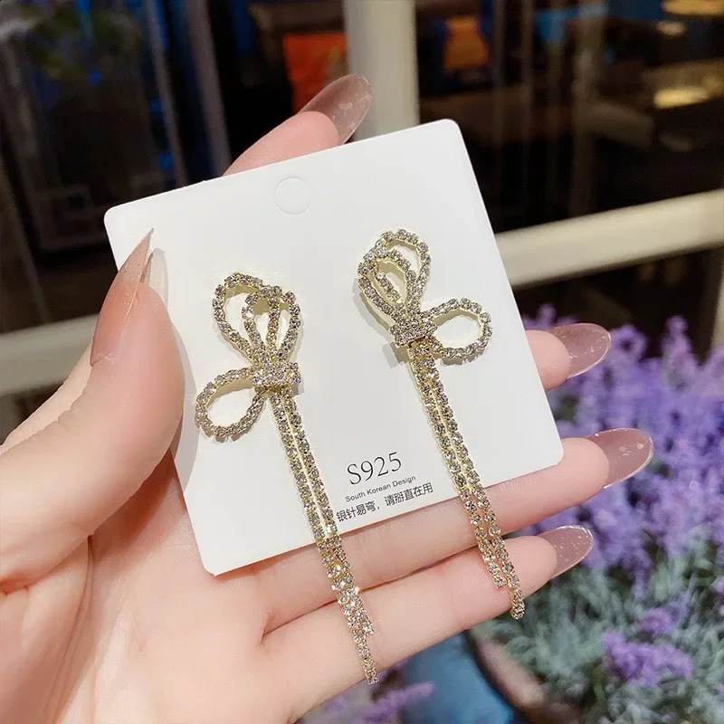 Vintage Alloy Rhinestone Earrings Womens Daily Accessories Earrings Light Atmospheric Bridal Earr Stud Christmas 241105
