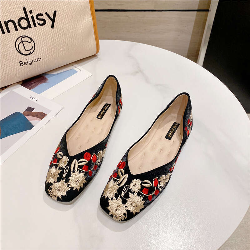 Dou Women's New Chinese Hanfu Soft Soled Square Head Embroidered Thread One Foot Set Flat Sole Single Ladle Shoes