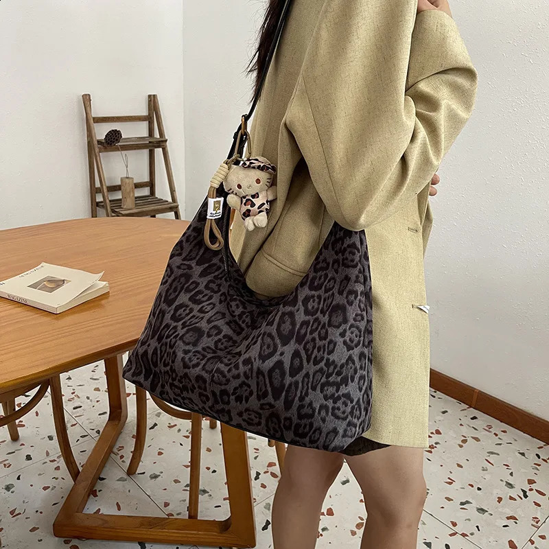 Trendy Large Leopard Hobos Shooter Crossbody Bags for Women Handbag Wallet Retro Womens Messenger Bag 241105