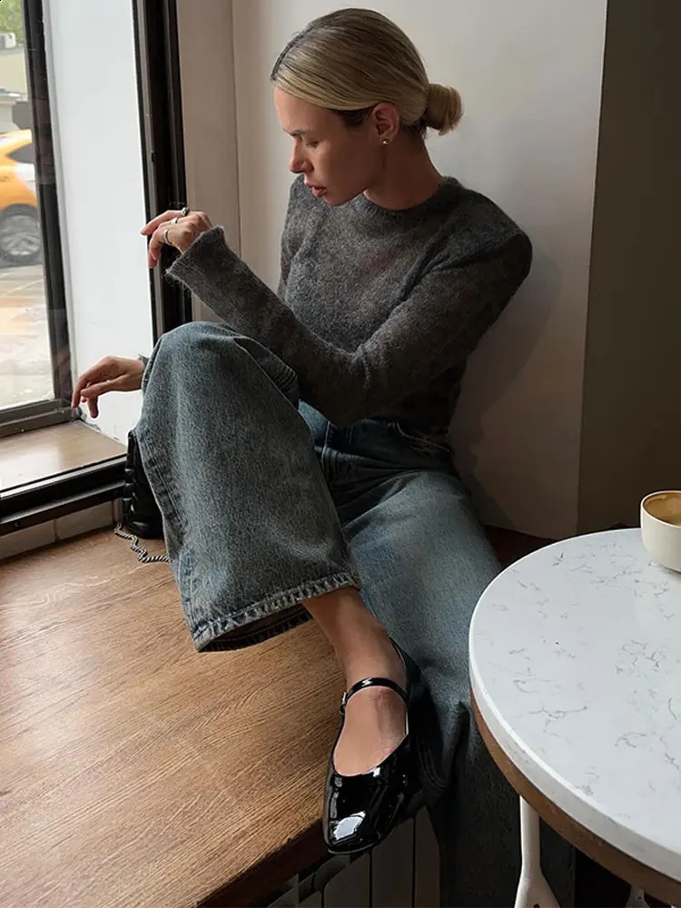 Solid Round Neck Thin Knitted Sweater For Women Fashion Commuting Long Sleeve Pullover 2024 Autumn Female High Street Jumper 241105