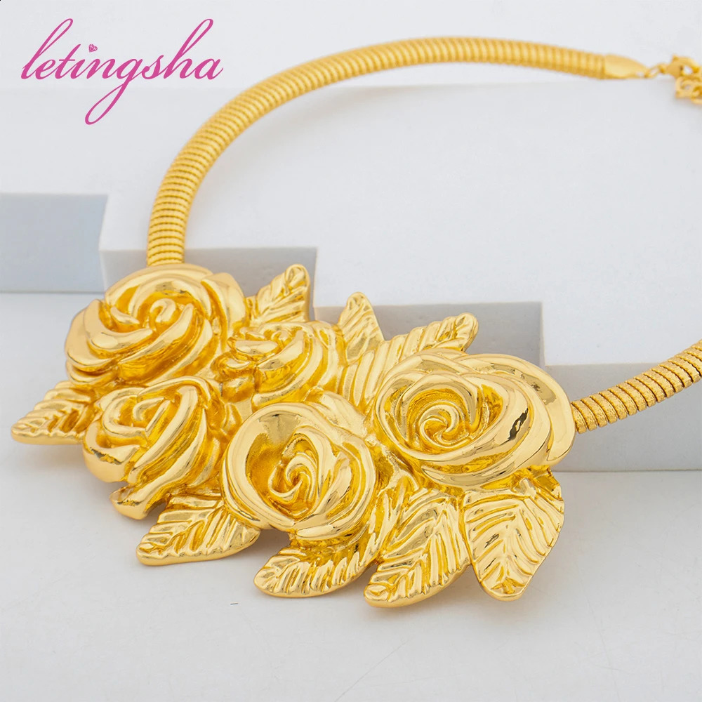 Dubai Classic Big Flower Pendant Jewelry Set for Women African Gold Plated Necklace Earrings Bangle Ring Set Wedding Part 241105
