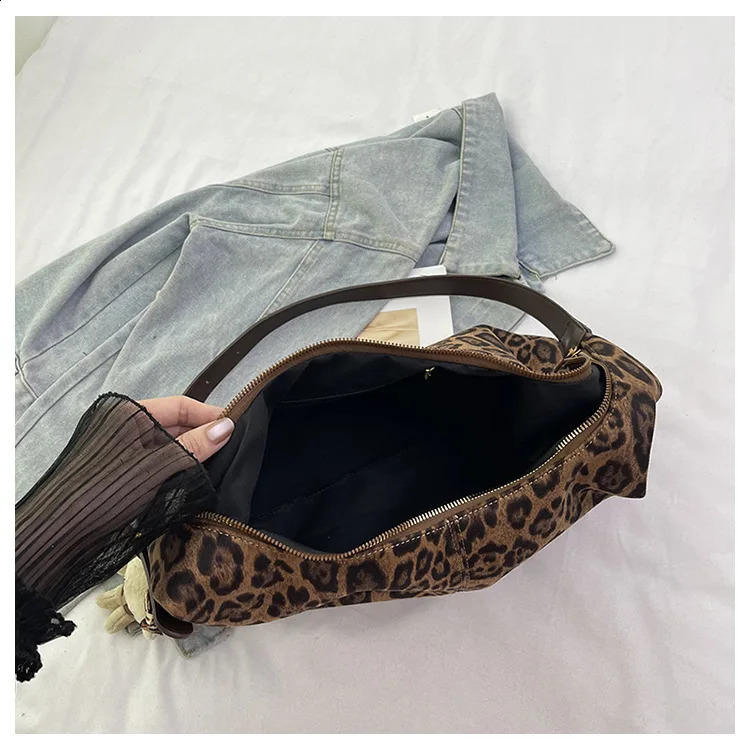 Trendy Large Leopard Hobos Shooter Crossbody Bags for Women Handbag Wallet Retro Womens Messenger Bag 241105