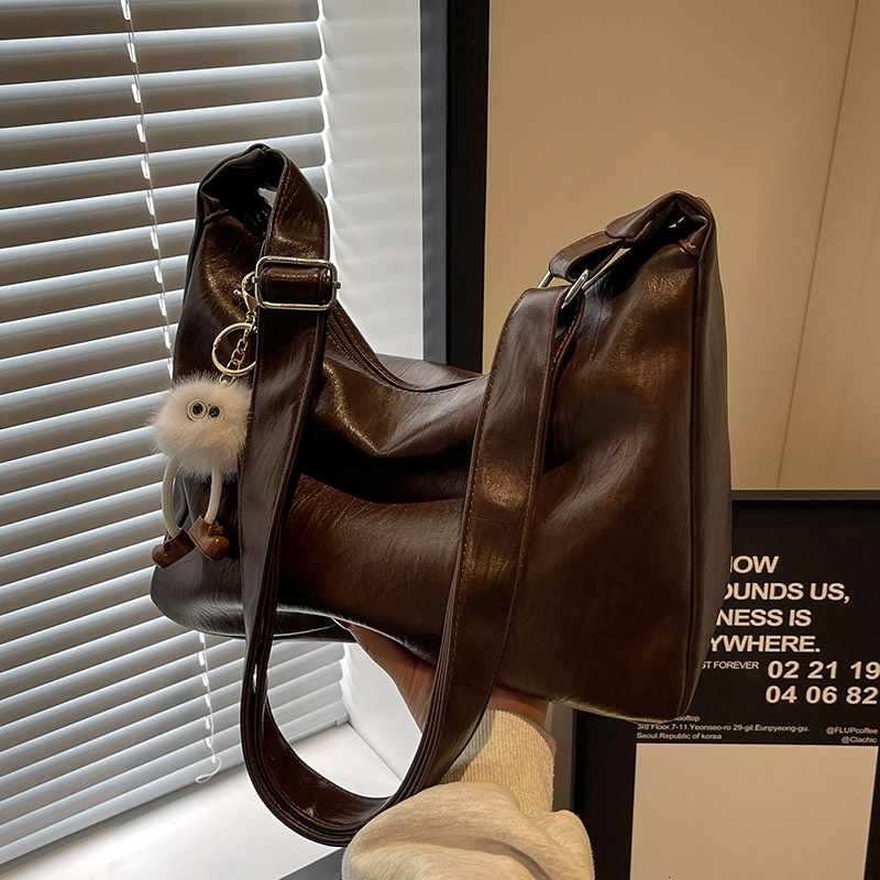 2025NEW New designer high capacity end women s handbag for winter fashionable fashion single shoulder crossbody bag trend suitable niche commuting