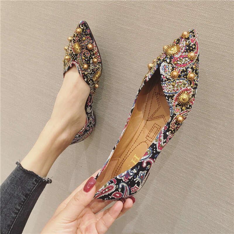 2023 New Versatile Pointed Shallow Mouth Comfortable Flat Bottom With Increased Height Single For Women Fashion Water Diamond Metal Ladies Shoes