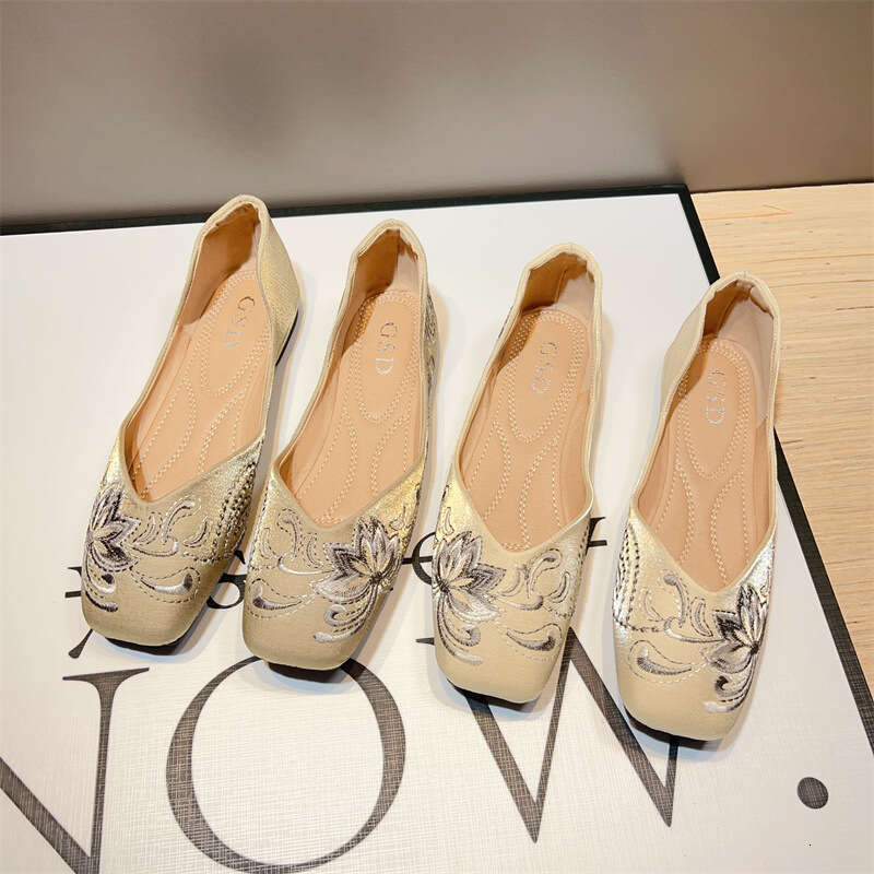 Ethnic Style Embroidered Single For Women 2024 Comfortable Soft Sole Square Toe Shallow Mouth New Chinese Qipao Flat Bottomed Bean Shoes