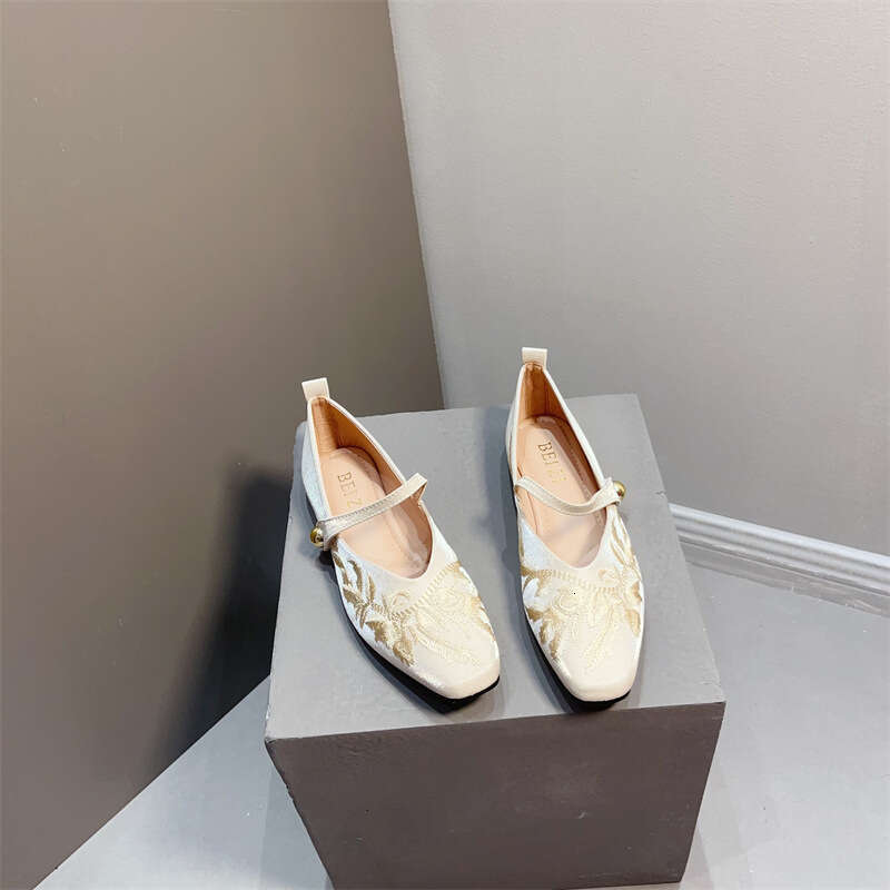 Chinese Style Square Toe Thick Button Mary Zhen Single Embroidered Low Heel Large Size Soft Soled Cheongsam Shoes