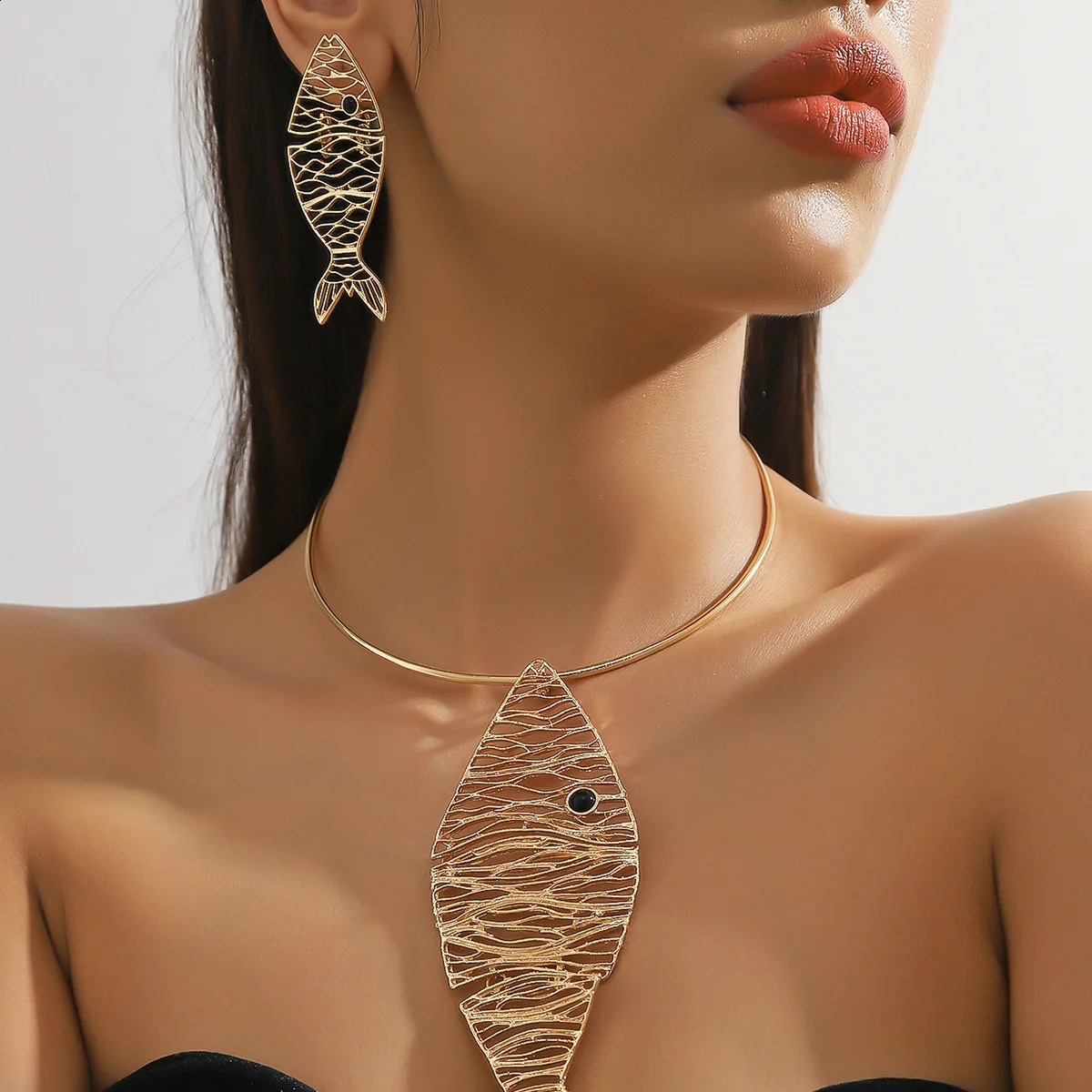Hip Hop Metal Small Fish Pendant Collar Fashion Golden Hollow Out Small Fishes Earrings Necklace Set for Woman Jewelry Gift 241105
