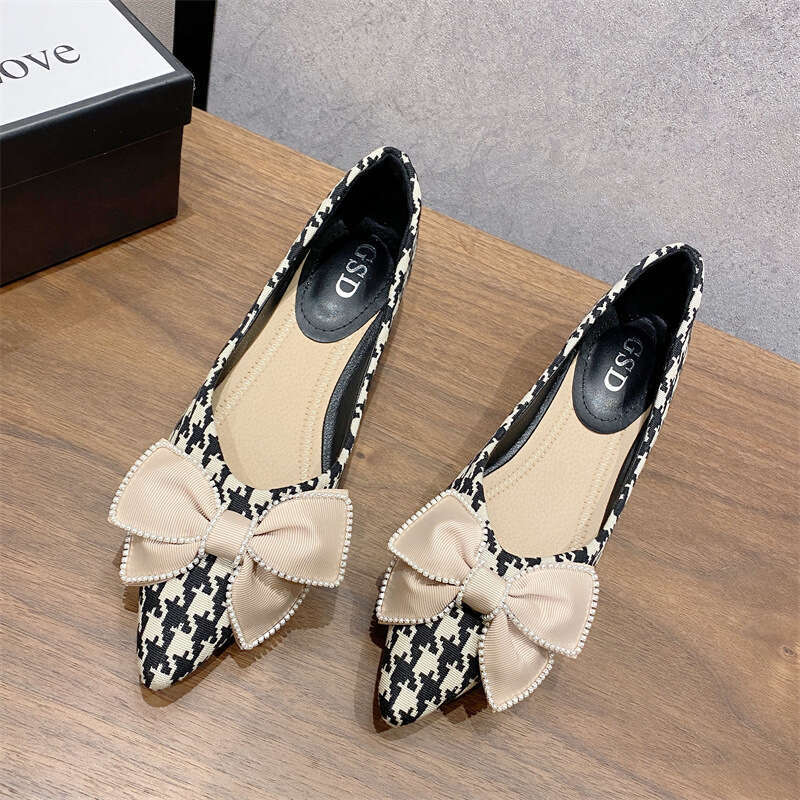 Korean Version 2023 Spring Mid Black Daily Coarse Heel Fashionable Women's Fabric Pointed Shallow Mouth Low Top High Heels