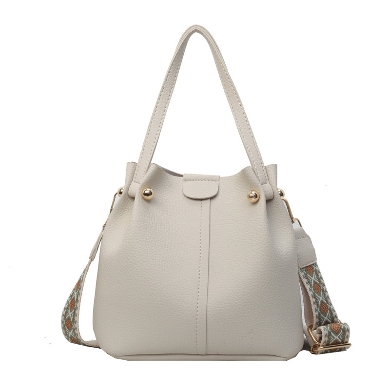Designer Women's New Bucket High end Texture Large Capacity Crossbody Bag Fashionable and Simple Handheld Shoulder Bag Fashionable Bag