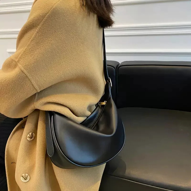 Womens Bag Single Shoulder Cross Body Bag Garbage Bag 241105