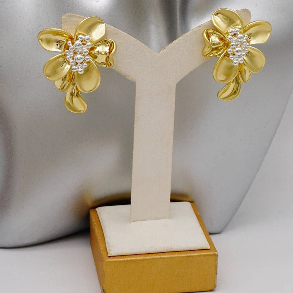 Brazilian Gold Color Flower Jewelry Dubai Jewelry Set For Women Italian Style Necklace Bracelet Earring Italian style jewelry 241105