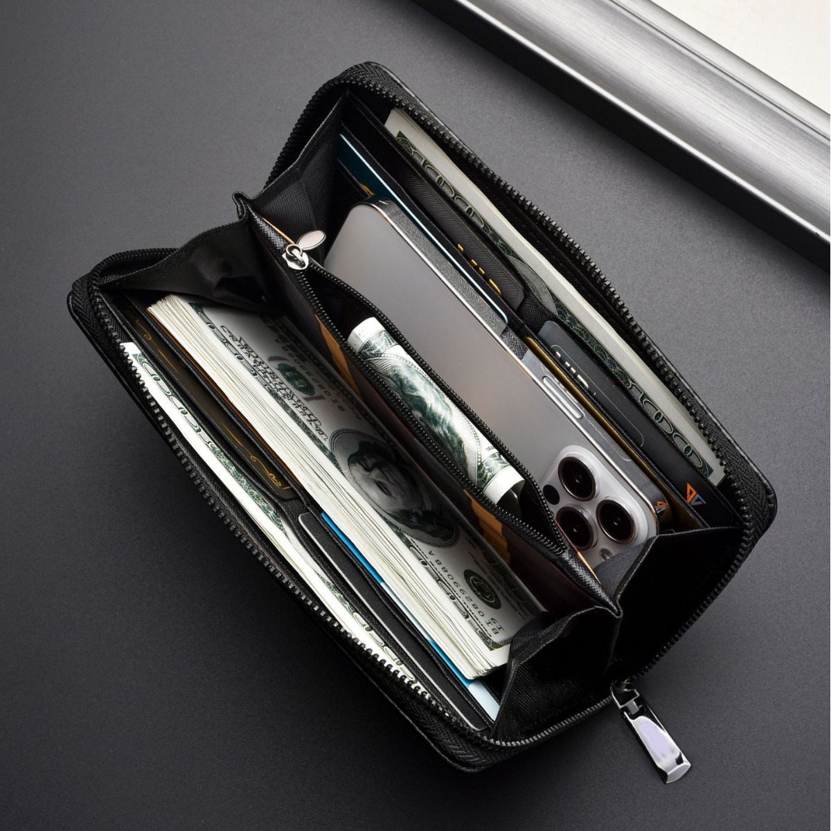 New Men's Long Carbon Fiber Designer Pattern Business Handbag With Large Capacity And Multi Slot Zipper Wallet