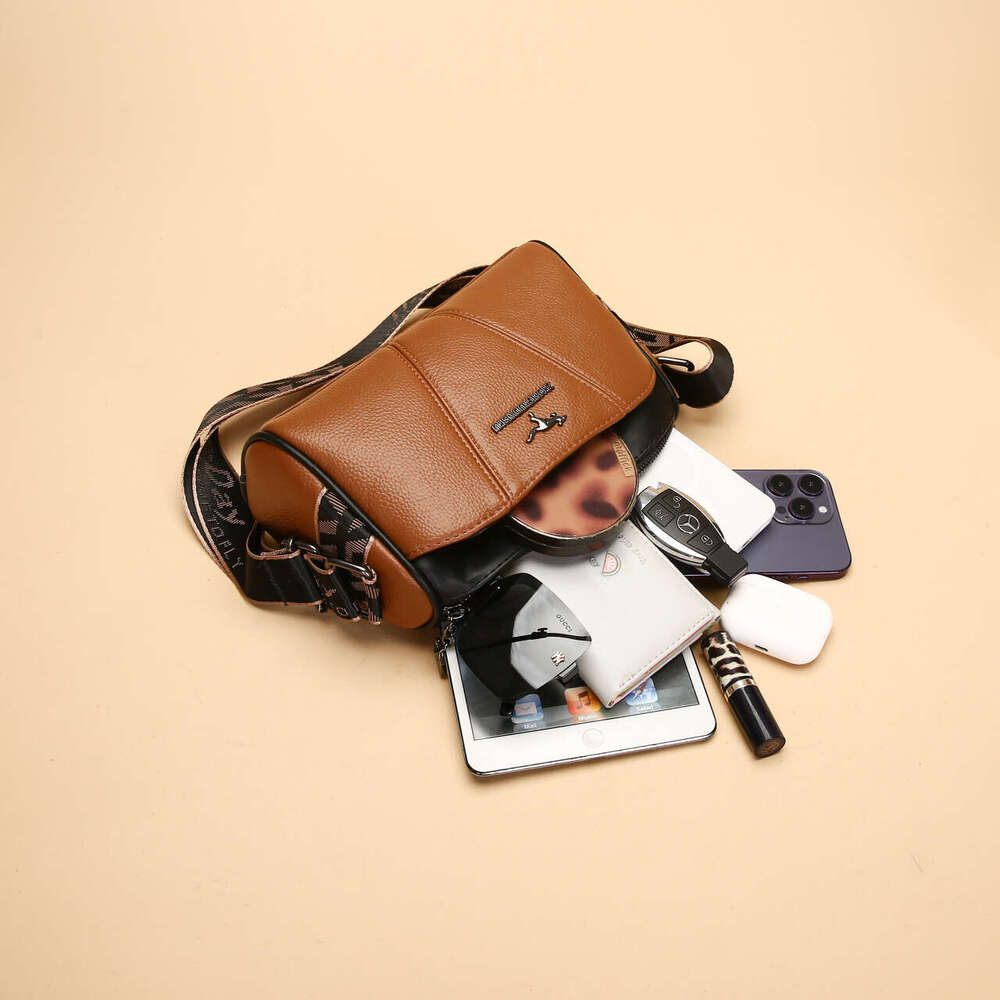 Bag 2024 new fashionable crossbody simple large capacity shoulder casual small square bag