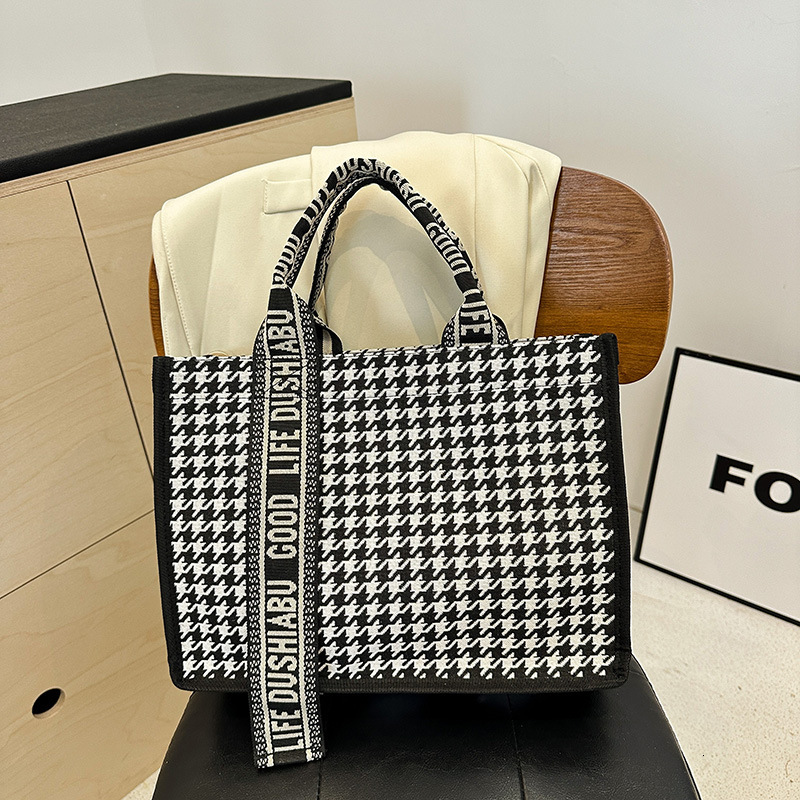 Designer's new Korean fashion letter lunch box commuting document handbag fashion bag