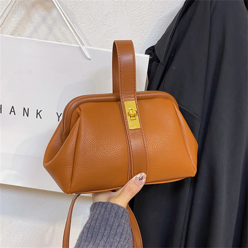 New designer's trendy new style, single shoulder slanted hand feel handbag, fashionable bag