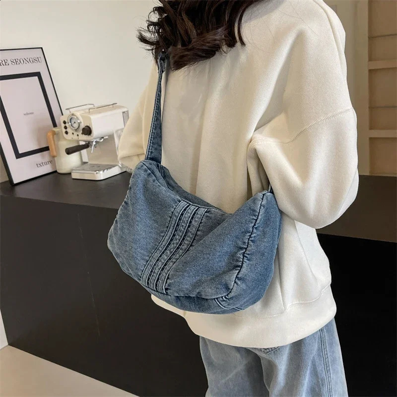 selling casual sewing thread zipper denim womens cross body bag fashionable casual large capacity shoulder bag 241105