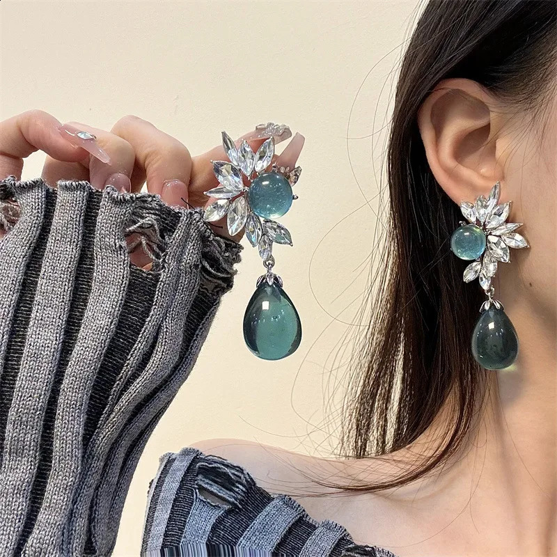 Womens Vintage faux Pearl Earring Crystal Waterdrop Pendant Earrings Cubic Zirconia Leaves Jewellery Trendy Jewelry 241105
