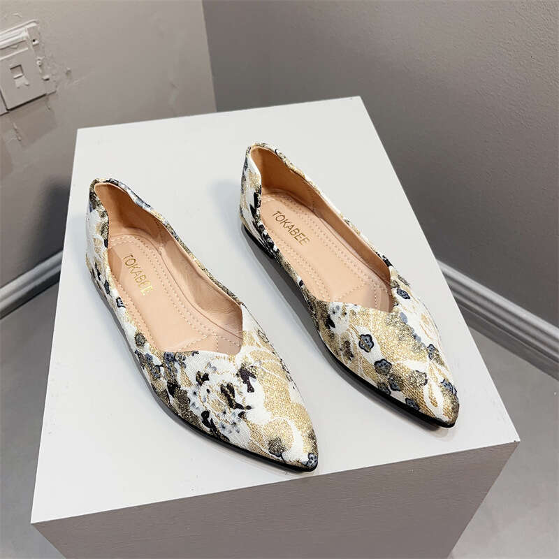 Korean Version Of New Pointed Women's Chinese Camellia Flat Bottomed Boat Shoes, Comfortable Soft Sole, Seasonal Ethnic Style, Fashionable Single