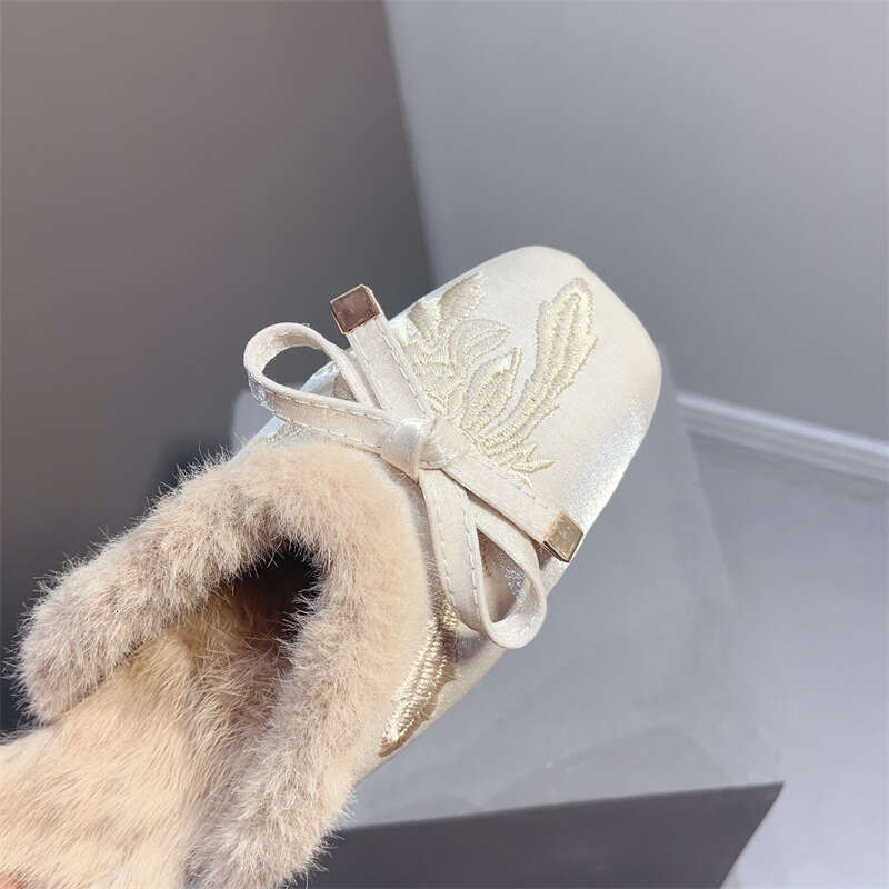 Korean Version Of The New Chinese Style Embroidered Autumn And Winter Women's Summer Buckle Cloth Flat Half Slippers With Velvet