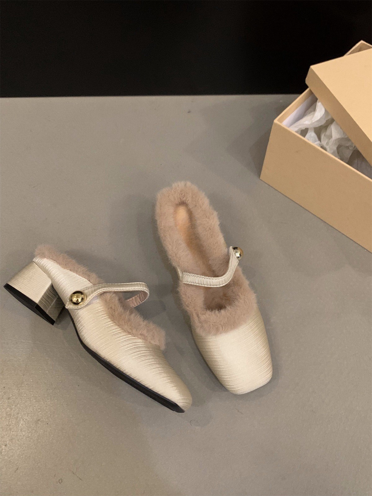 Designer Slipper Coarse Heeled French Style Small Fragrant Style Hairy Slippers For Women 2024 New Autumn And Winter Hooded Half Slippers With Plush C