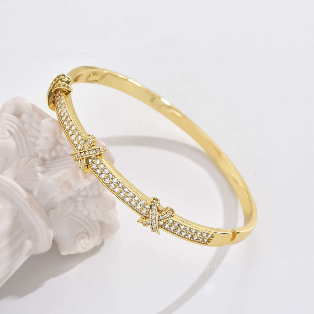 Exquisite Crossed X-shaped with Sparkg Dias Versatile Style Nails Small Medium Designer and High Grade Bracelet
