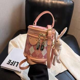 2024 New and Versatile for Women's Fashionable Small Crowd Crossbody with Texture Diamond Grid Handheld Bucket Bag