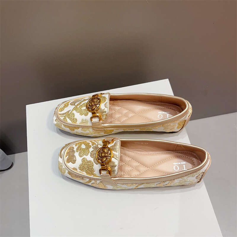 Chinese Style Flat Bottomed Single With A Sense Of Stepping On Poop, Women's Autumn New Versatile Metal Buckle Square Toe Soft Soled Bean Shoes