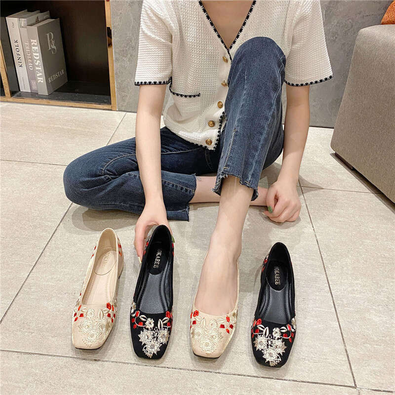 Square Head Shallow Mouth Low Heel Ladies 2023 New Korean Style Embroidered Flower Versatile Soft Sole Single Shoes