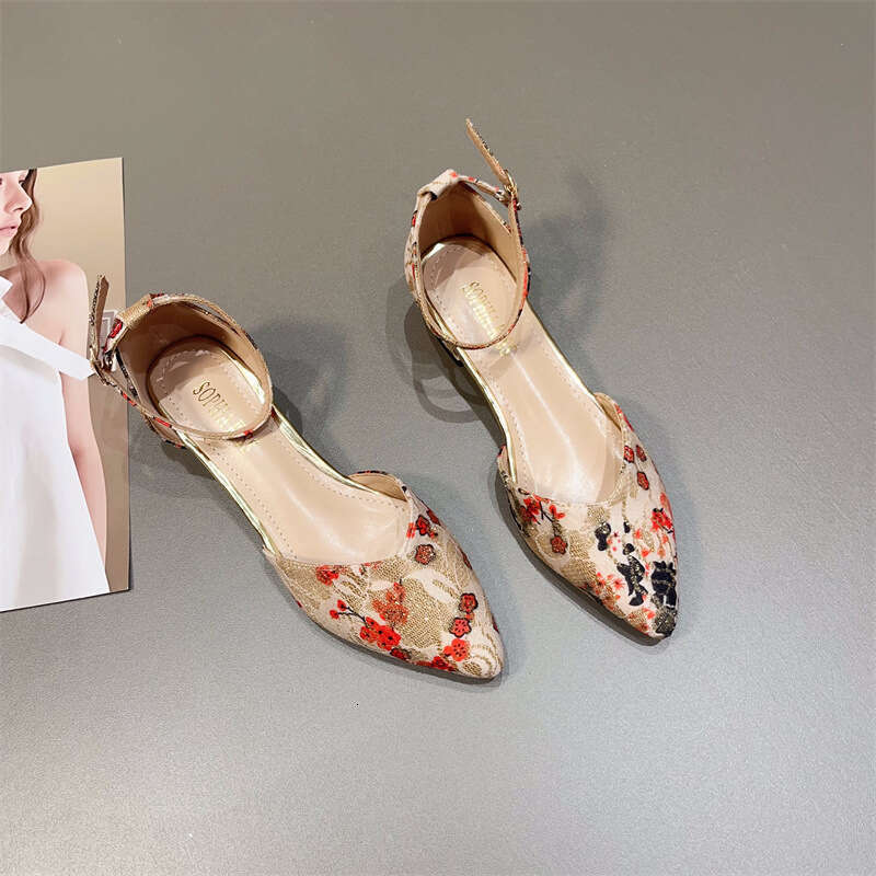 Temperament Embroidered Baotou Sandals Women's Korean Edition Summer Fashion Glitter Thick Heel Straw High Heels New Chinese Style