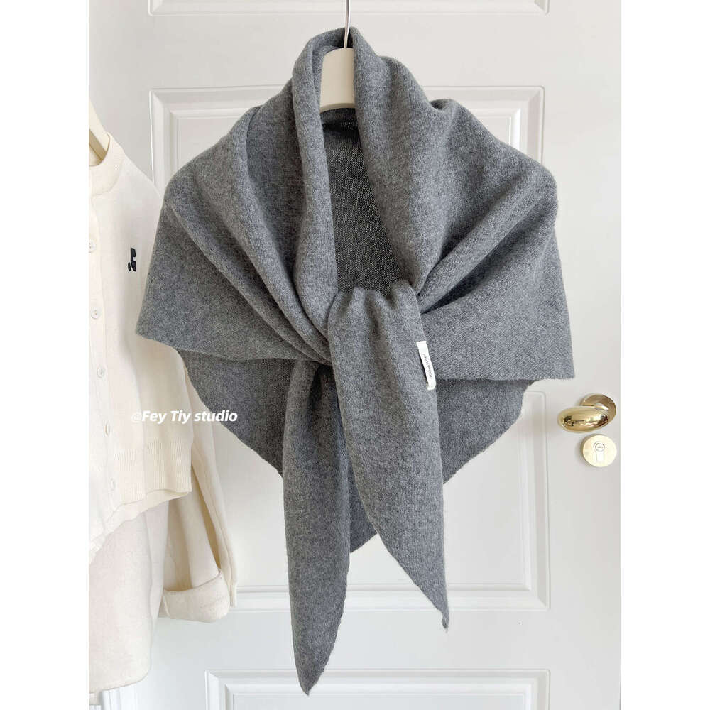 Fashionable wool shawl versatile multi colored optional scarf for women's autumn and winter new intellectual knitted shoulder cardigan