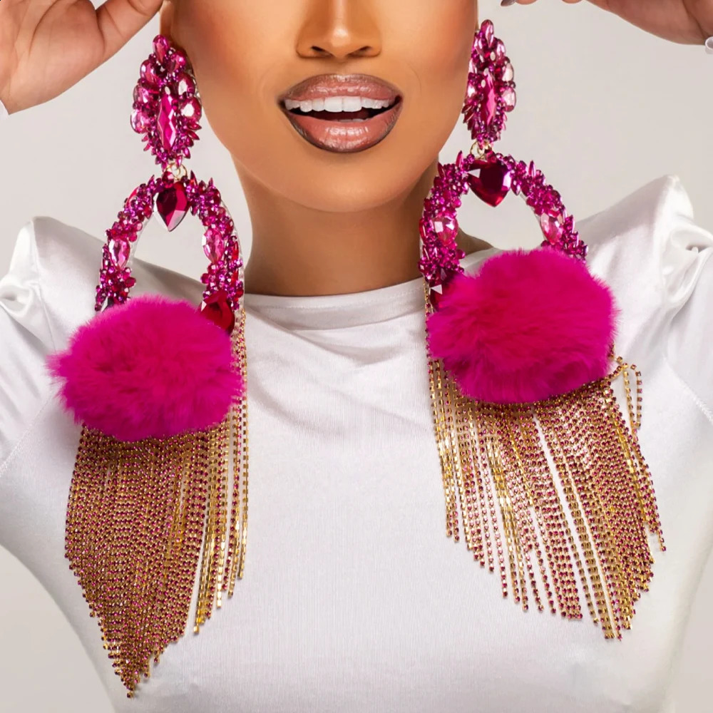 Hollow Pink Exaggerate Tassel Earrings Women Fur Pompon Decoration Statement Large Rhinestone Dangle Earrings Sparkly Jewelry 241105