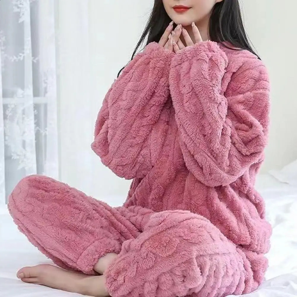 Stylish Crew Neck Pajamas Winter Pajama Set Stylish Comfortable Winter Pajamas Warm Plush 2-piece Sleepwear for Women for Autumn 241105