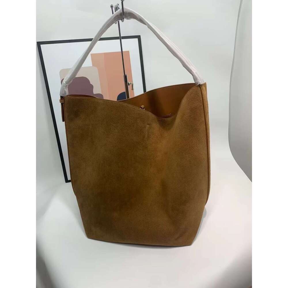 2024 new ladies genuine leather frosted handbag fashionable large capacity shoulder classic and simple bucket bag