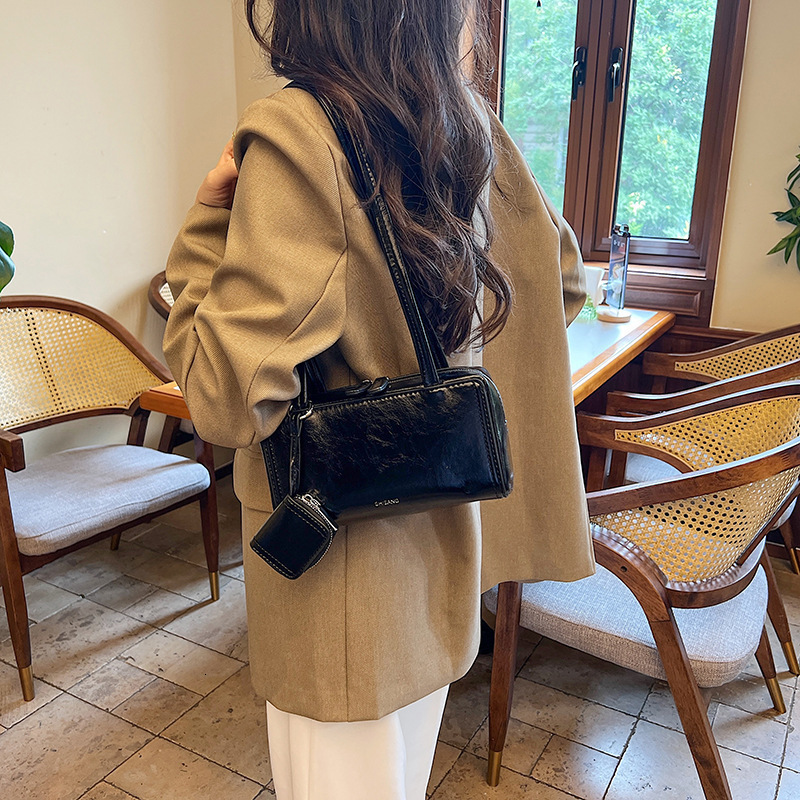 Same One Shoulder Baguette New Armpit Bag Designer Bags Handbags Women