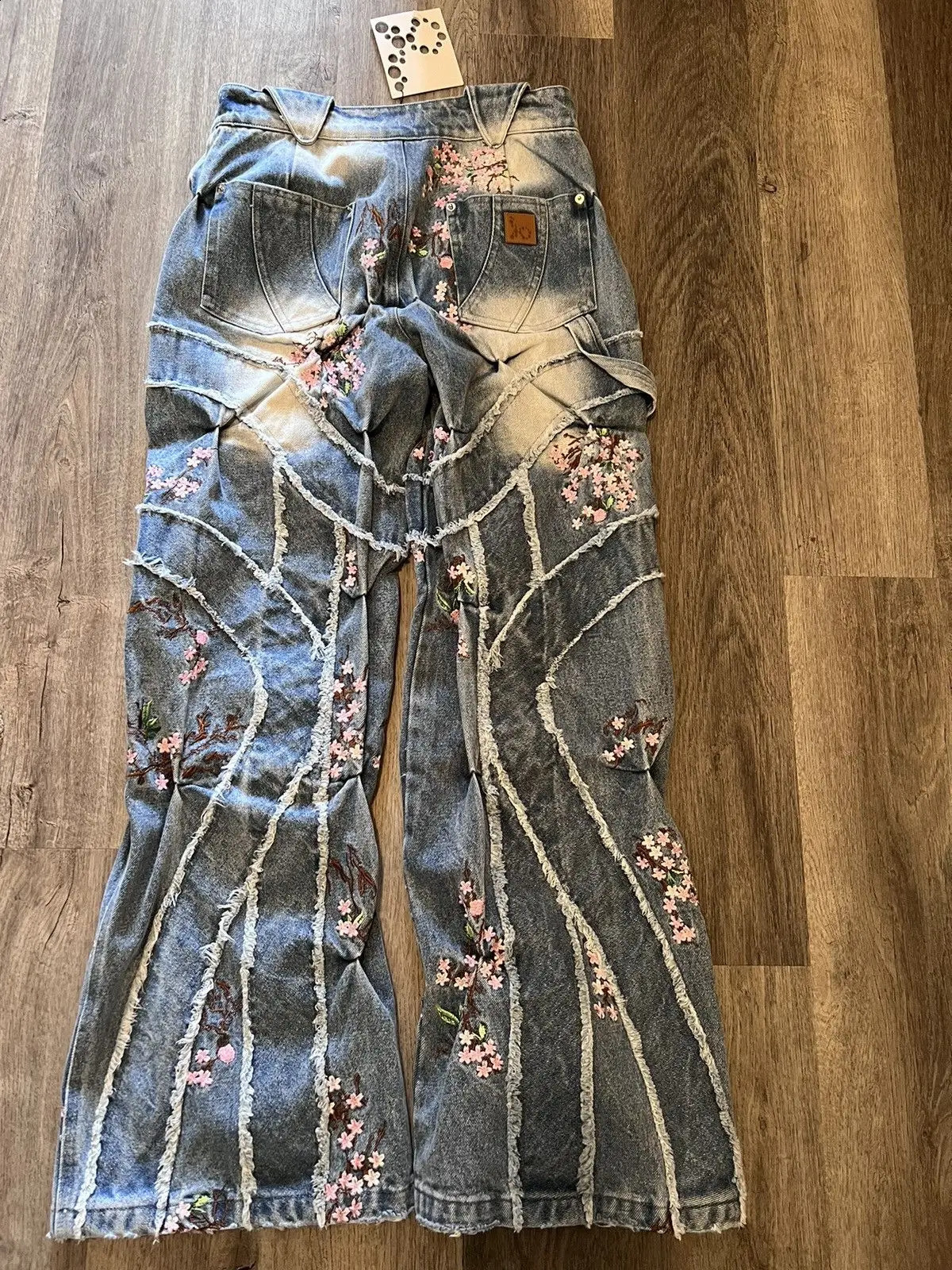 Sakura Embroidery Retro Ripped Jeans Y2K Men Women Harajuku Hip Hop Washed Distressed Blue Baggy Wide Leg Trousers 241105