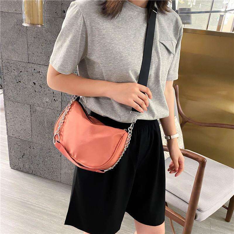 Designer Bag Fashion Messenger Bag Woman Summer Retro Style All-Match Black Chain Underarm Shoulder Bag Ladies Casual Handbag Crossbody Bag Saddle bag