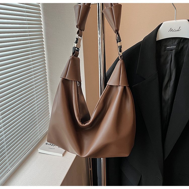 New Designer Travel Master Autumn/Winter Women's Large Capacity Fashion Single Shoulder Multi functional Leisure Handbag Fashion Bag