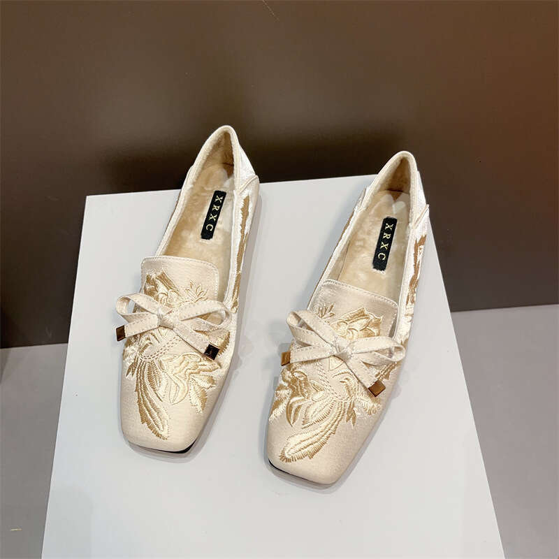 Chinese Style Embroidered Bean Cheongsam Shoes, Elegant Temperament, Butterfly Bow Soft Sole Square Toe With Plush Fur Shoes