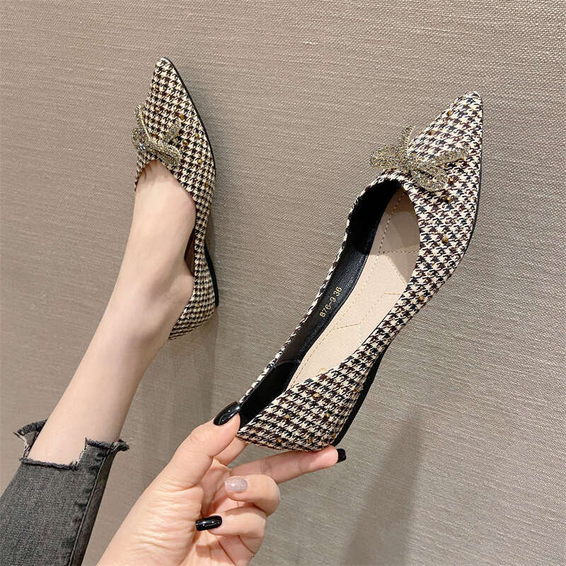 Single Shoe Spring/Summer 2023 New Flat Bottomed Pointed Shallow Mouth Checkered Korean Version Plus Size Women's Temperament Scoop Shoes