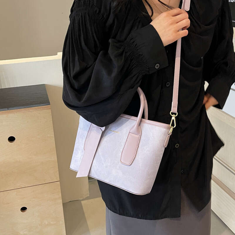 Crossbody women's new style fashionable single shoulder hand-held bucket bag, popular for work and commuting this year