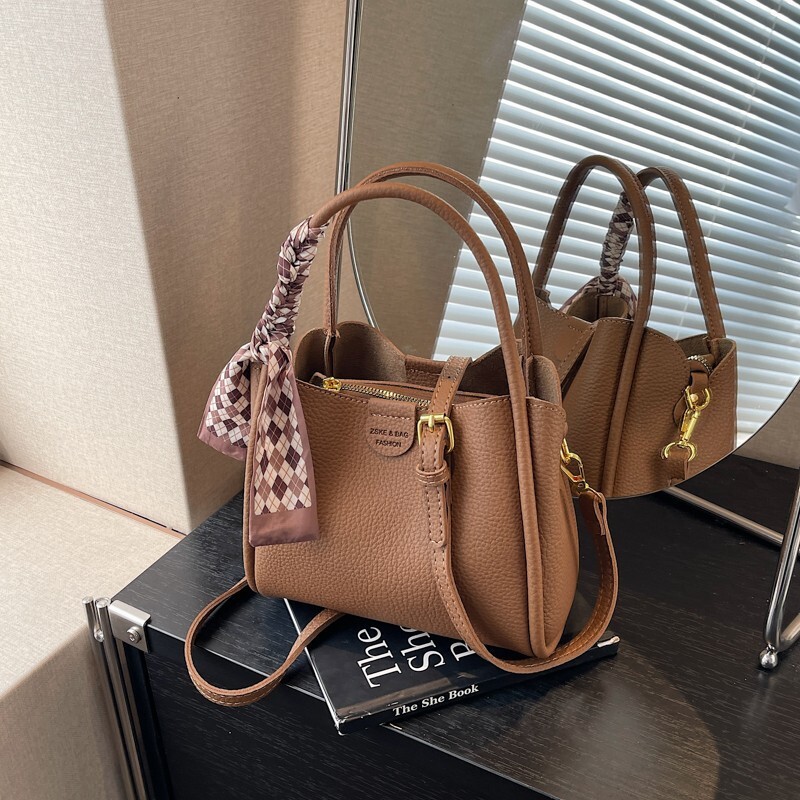 2025NEW New designer niche crossover women trend s new handbag tote bag large capacity fashion shoulder