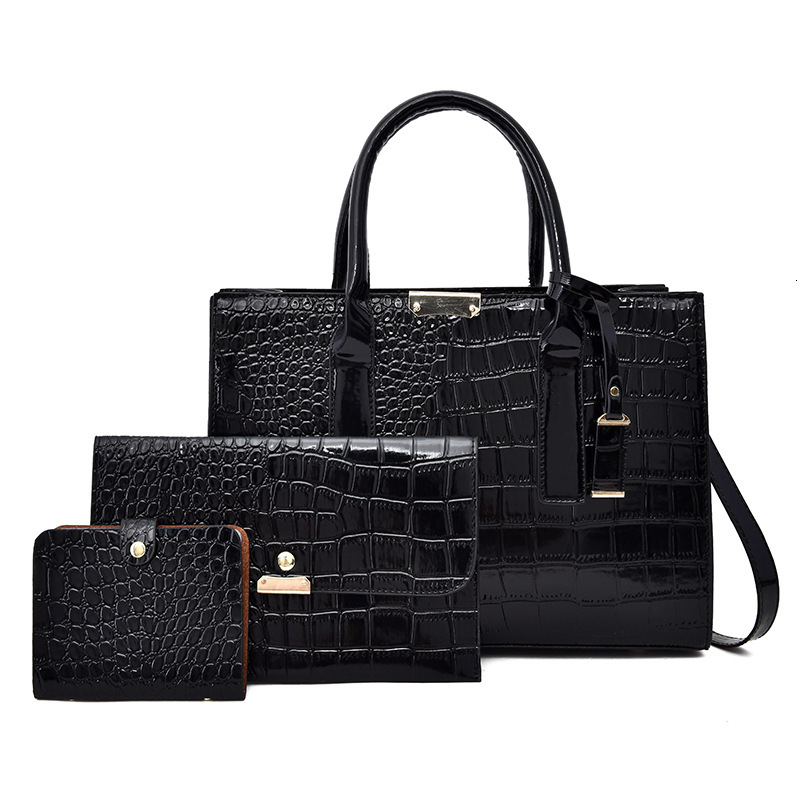 Designer's new high-capacity texture new crocodile pattern women's fashionable mother and baby crossbody bag