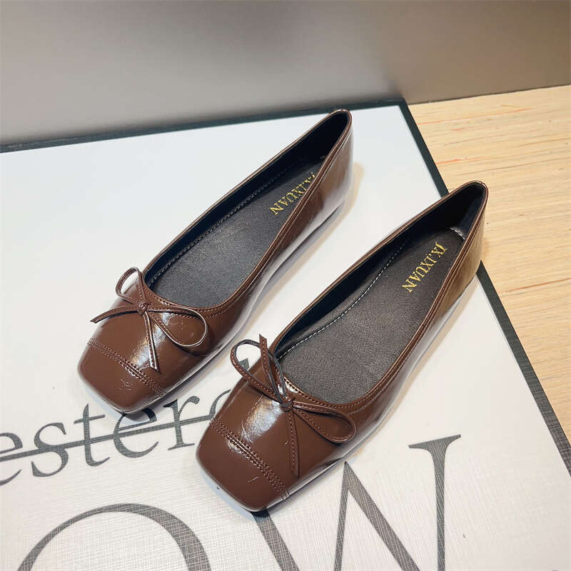 French Versatile Bean Shallow Mouth Single Shoes, Women's Korean Version, Fashionable New Style, Comfortable Leather, Soft Sole Commuting Flat Sh