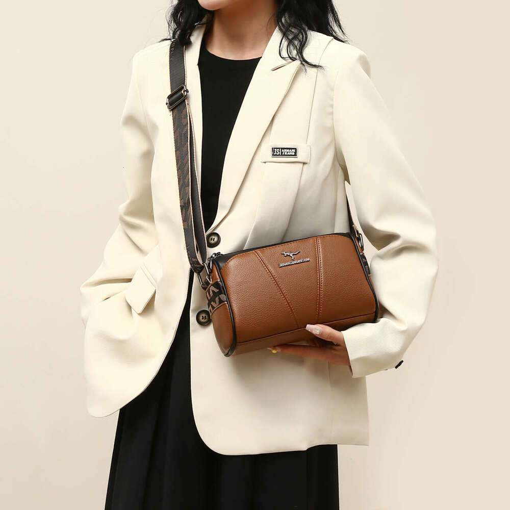 Bag 2024 new fashionable crossbody simple large capacity shoulder casual small square bag