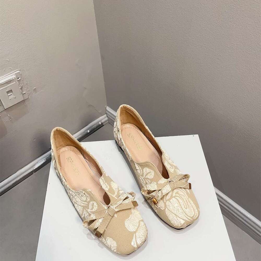New Chinese Style For Women, Handmade Square Toe Fashionable Flat Bottom Shallow Mouth Single Shoe Embroidered Cheongsam Shoes