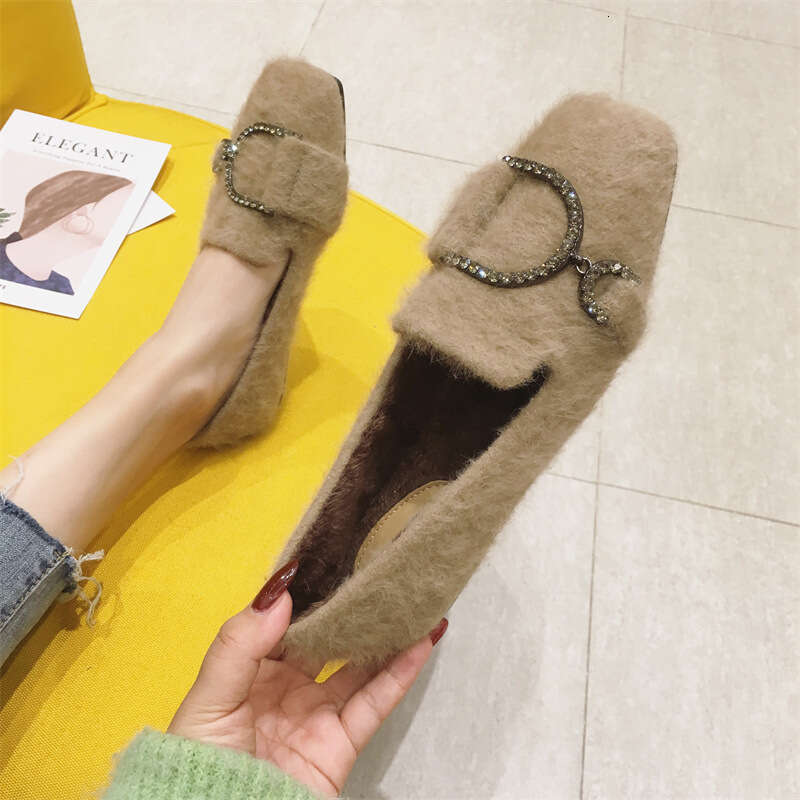 One Foot Hairy For Women 2023 Winter New Korean Version Fashionable Versatile And Warm Single With Added Velvet, Casual Bean Shoes