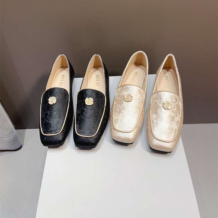 Square Headed Comfortable Flat Bottomed Loafers For Women, Korean Version Autumn New Chinese Style Shallow Mouth Camellia Women's Single Shoes