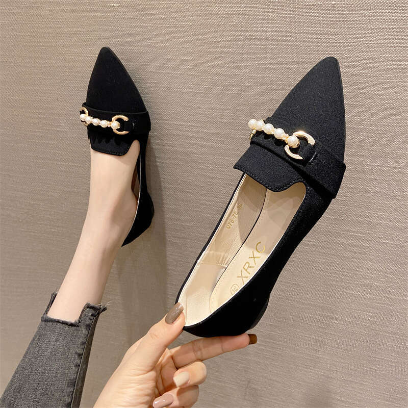 2023 New Style Pearl Decorative Pointed Solid Color Soft Soled For Commuting Elegant French Shallow Mouth Cloth Single Shoes